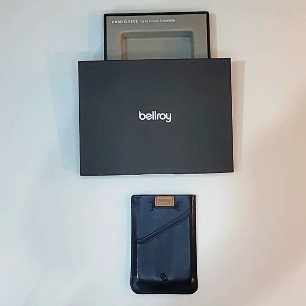 BELLROY Card Sleeve 8 Cards Navy Leather with Box Slim